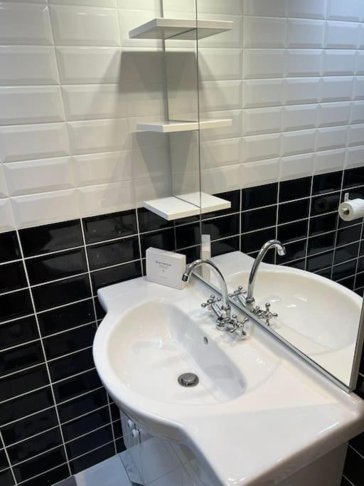 Le Paris Eiffel - Appartement Cosy En Plein Centre Bourgoin-Jallieu Buitenkant foto